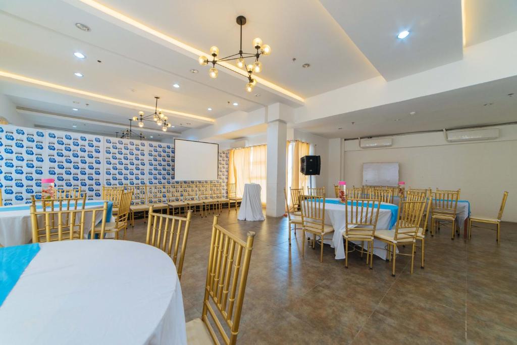 Konferenční prostory v ubytování RedDoorz Plus at Hotel Metro Kalibo