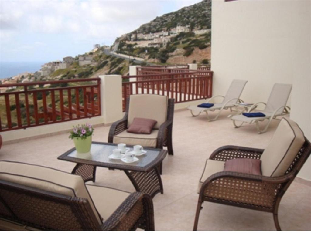 First floor 2 bedroom apartment, large balcony, amazing sea views, communal pool