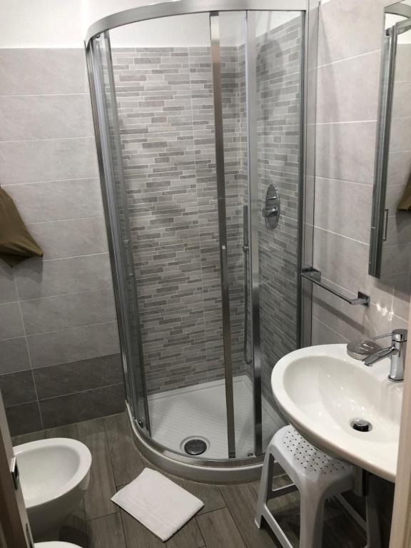 Łazienka w obiekcie Albergo Aduepassi & Servizio Bike Shuttle