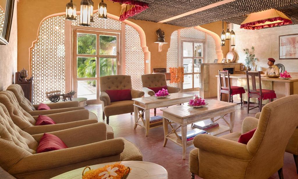 Posezení v ubytování The Rawla Narlai - A Luxury Heritage Stay in Leopard Country