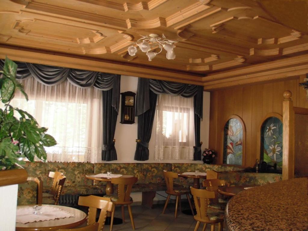 Restaurace v ubytování Hotel Rosalpina