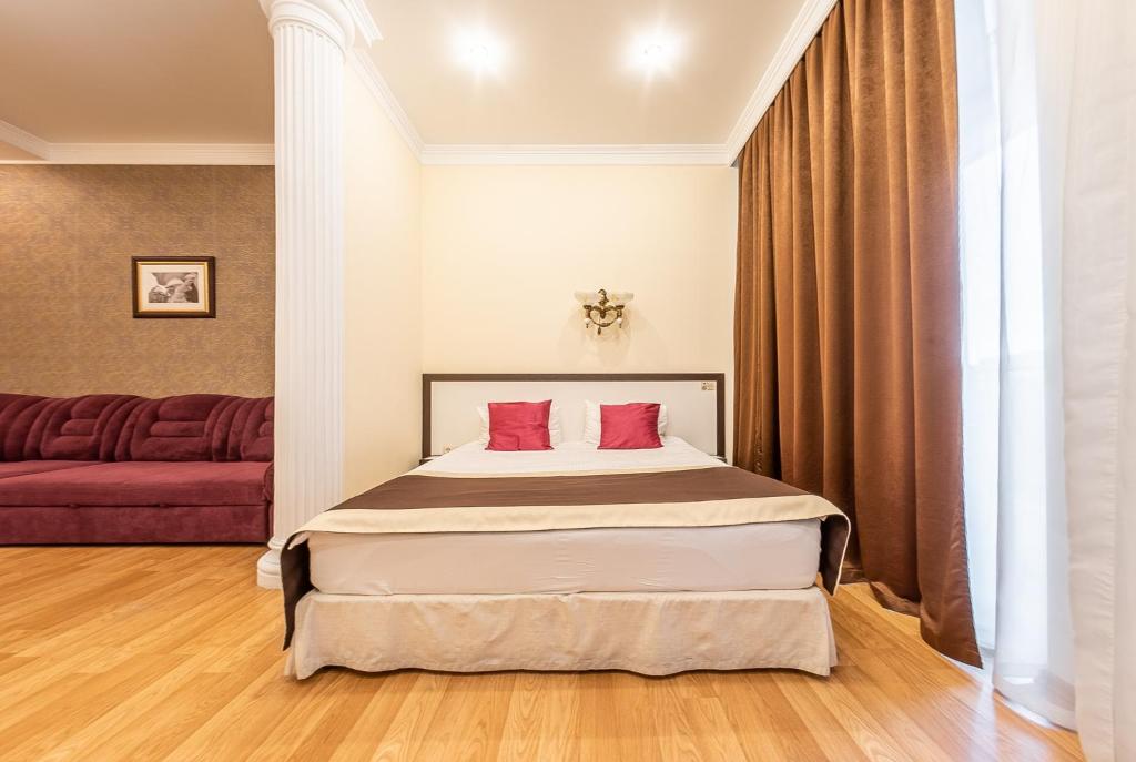 Postel nebo postele na pokoji v ubytování Corona Hotel & Apartments