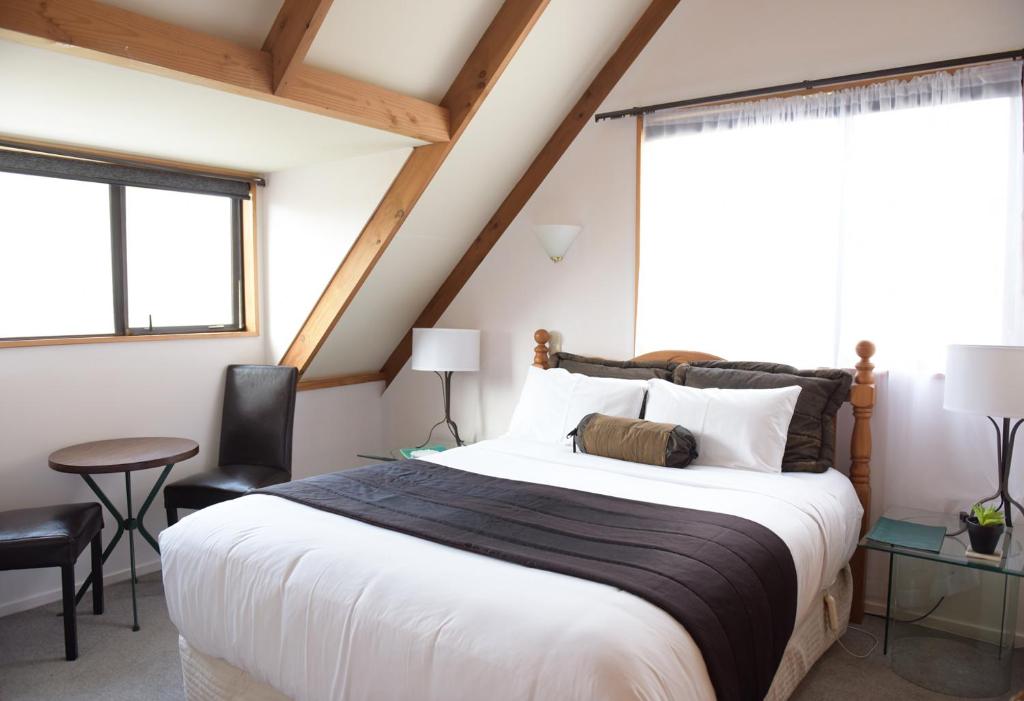 Postel nebo postele na pokoji v ubytování The Embassy B&B