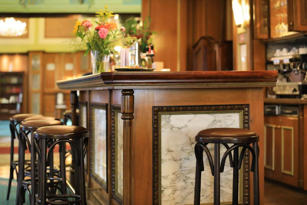 Restauracja lub miejsce do jedzenia w obiekcie Hotel Bellevue Wien