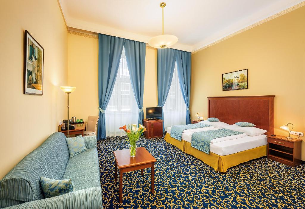 Łóżko lub łóżka w pokoju w obiekcie Hotel Bellevue Wien