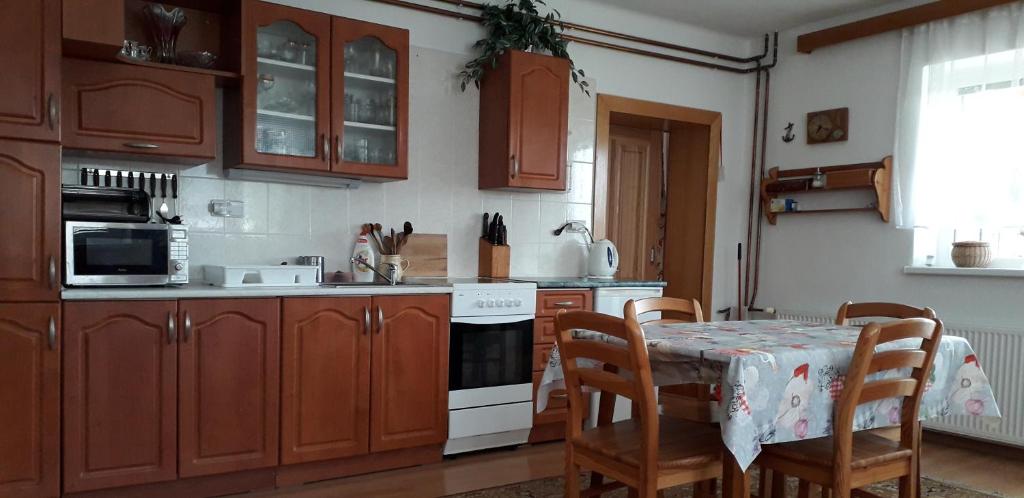 Kuchnia lub aneks kuchenny w obiekcie Apartmán Woodcock