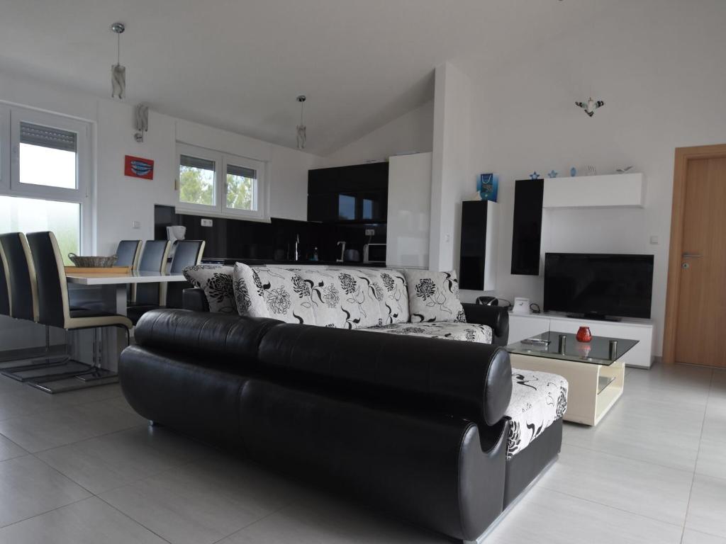 Fotografia z galérie ubytovania Nice apartment with shared swimming pool only 500m from the beach and 4km from Trogir v Trogiri