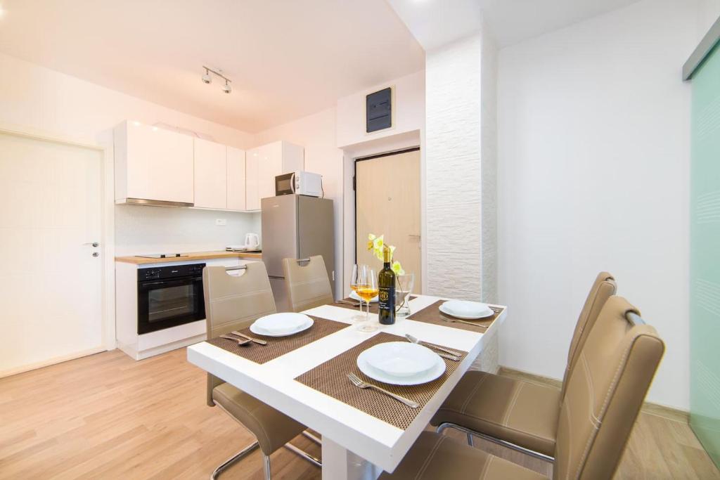 Kuchyň nebo kuchyňský kout v ubytování Apartment Karlo - Grad Ploče, Croatia