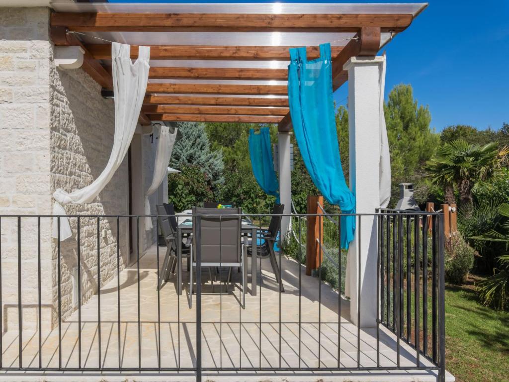 Balkon lub taras w obiekcie Holiday Home Villa Joy by Interhome