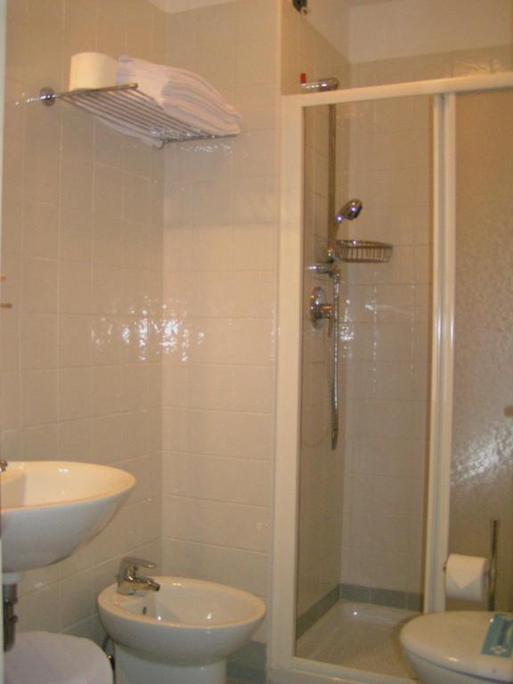 Uma casa de banho em Albergo Verdi