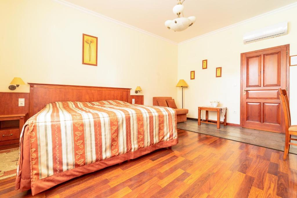 Postel nebo postele na pokoji v ubytování Pannon Hotel Bejelentkezés 20 óráig, Check-in until 20 o'clock, Einchecken bis 20 Uhr
