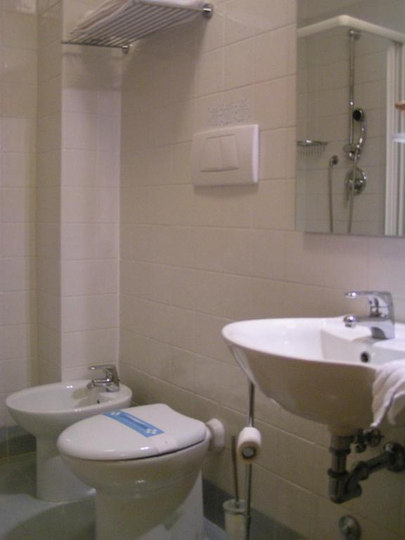 Uma casa de banho em Albergo Verdi