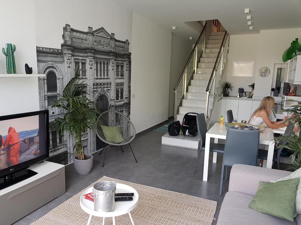 Fotografie z fotogalerie ubytování Duplex Maisonette with Heated P-Pool and Jacuzzi v destinaci St Julian's