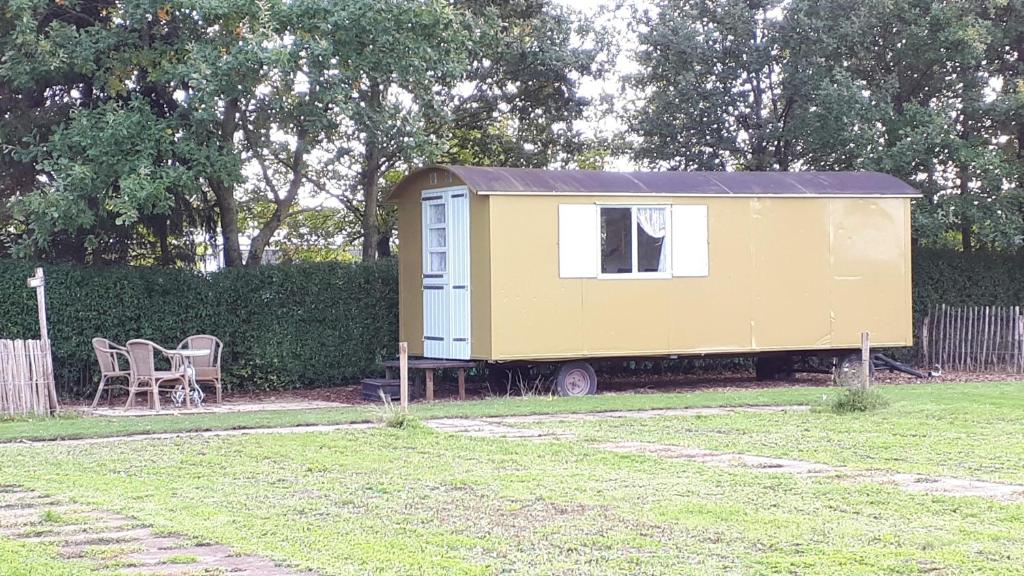 Zahrada ubytování Pipowagen Overnachting Het Houten Huis