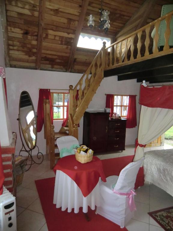 Hosteria Rose Cottage - Two-Bedroom Villa