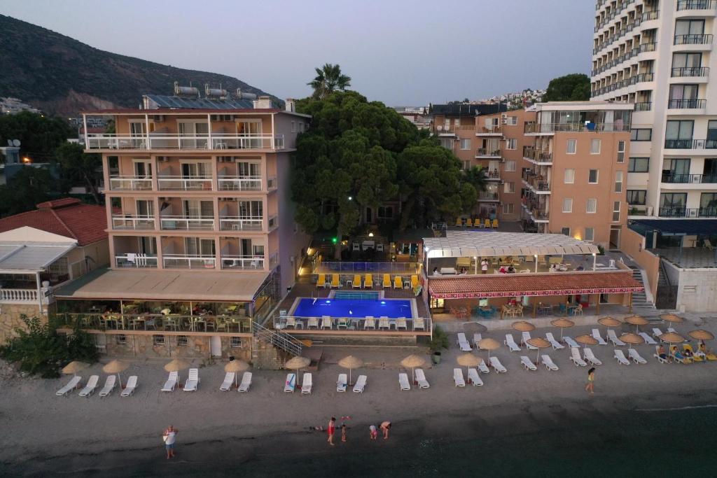 Nespecifikovaný výhled na hory nebo výhled na hory při pohledu z hotelu