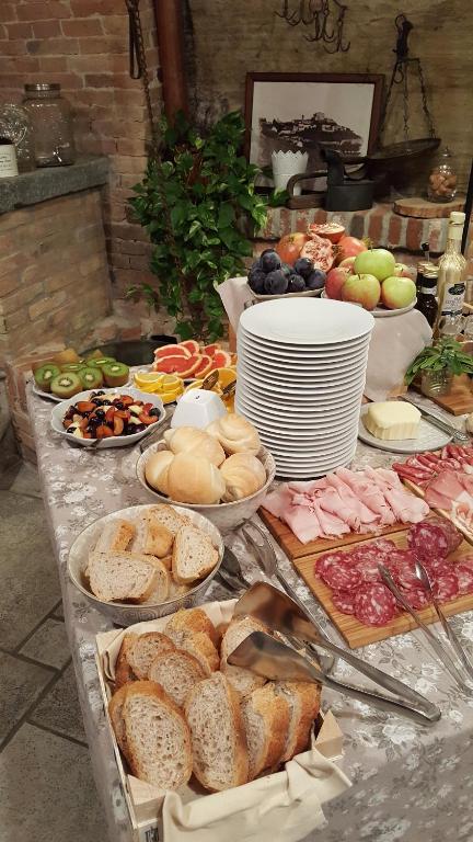 Jedlo v ubytovaní bed & breakfast alebo blízkom okolí