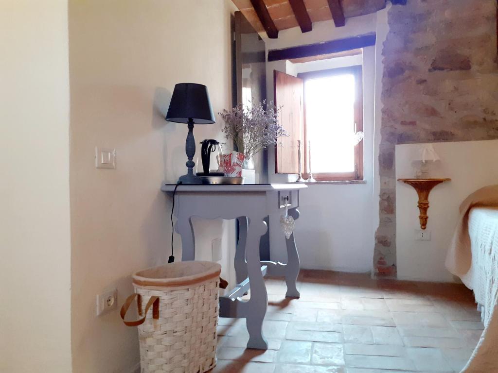 Postel nebo postele na pokoji v ubytování Romantic & Charming appartamento in centro storico Cuore di Toscana