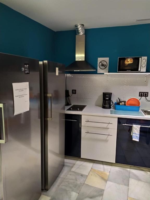 Kuchyňa alebo kuchynka v ubytovaní Málaga Centro Hostel