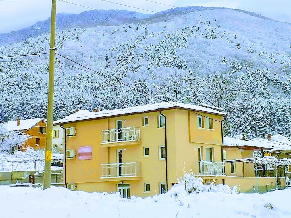 Guest house Tedi през зимата
