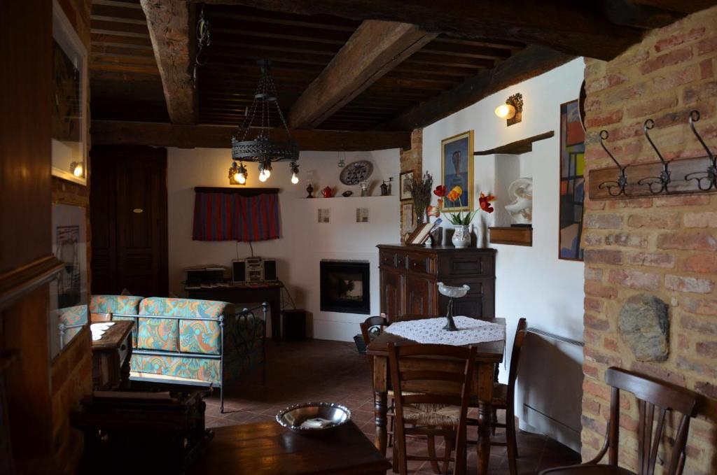 A seating area at La Corte Di Gerardo