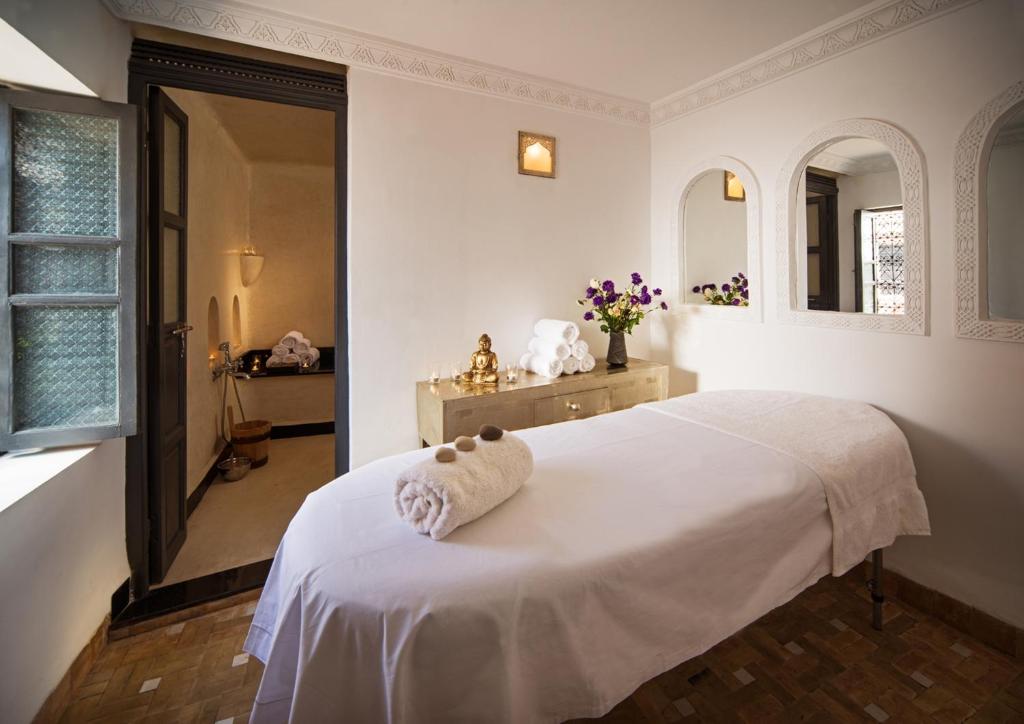 Postel nebo postele na pokoji v ubytování Riad Star by Marrakech Riad