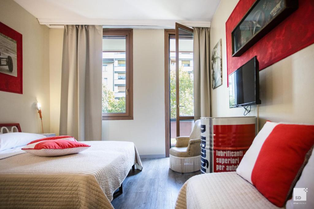 Postel nebo postele na pokoji v ubytování Admiral Hotel