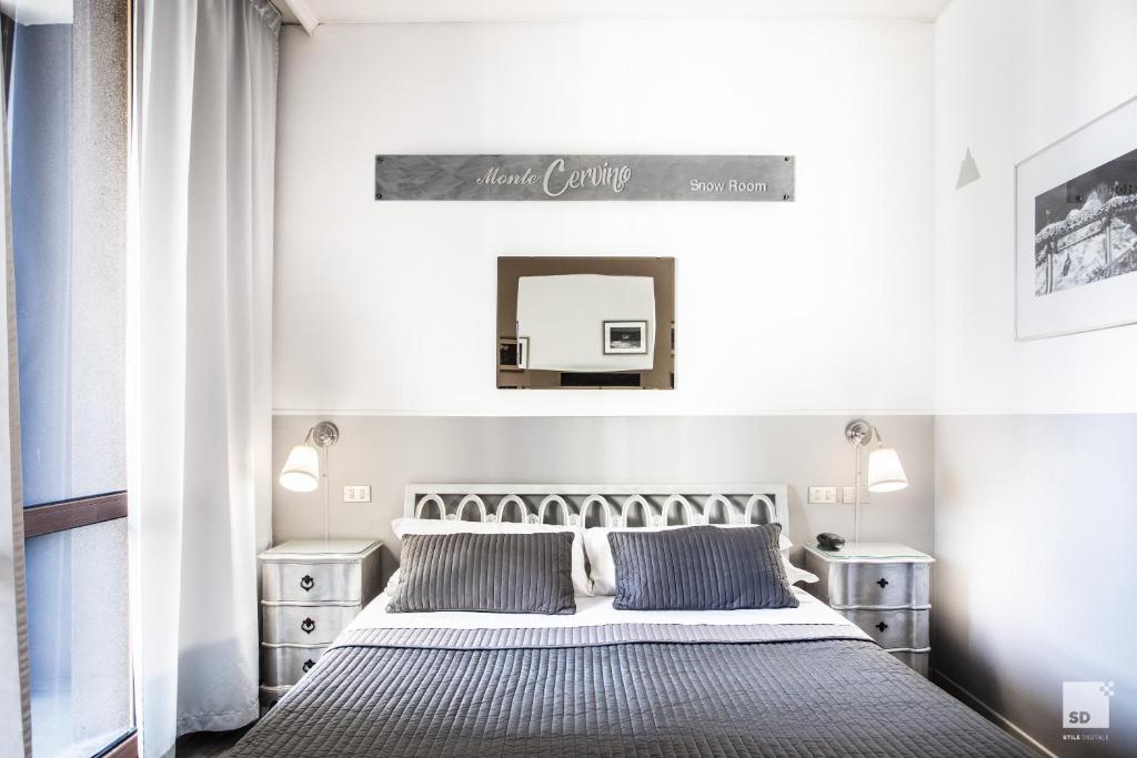 Postel nebo postele na pokoji v ubytování Admiral Hotel