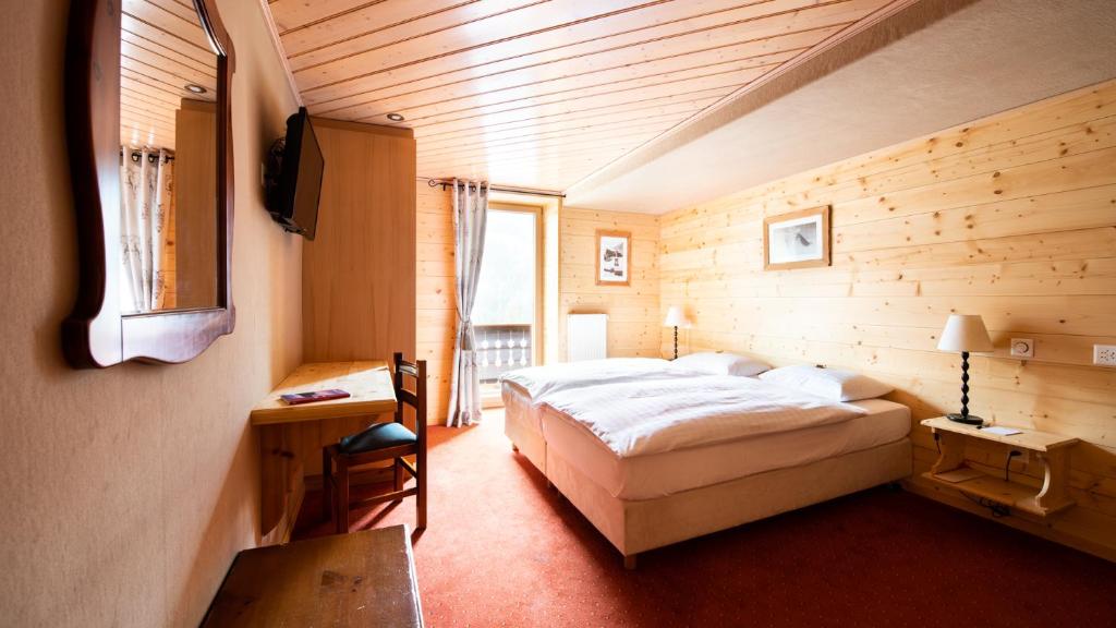 Postel nebo postele na pokoji v ubytování Hotel Suisse