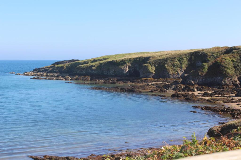 a view of the beach from the shoreline at Baginbun Lodge in Fethard on Sea
