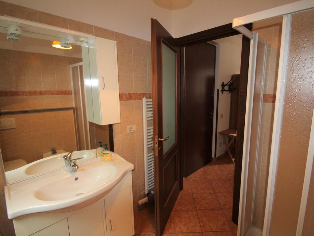 Kúpeľňa v ubytovaní Villa La Canonica-3 by Interhome