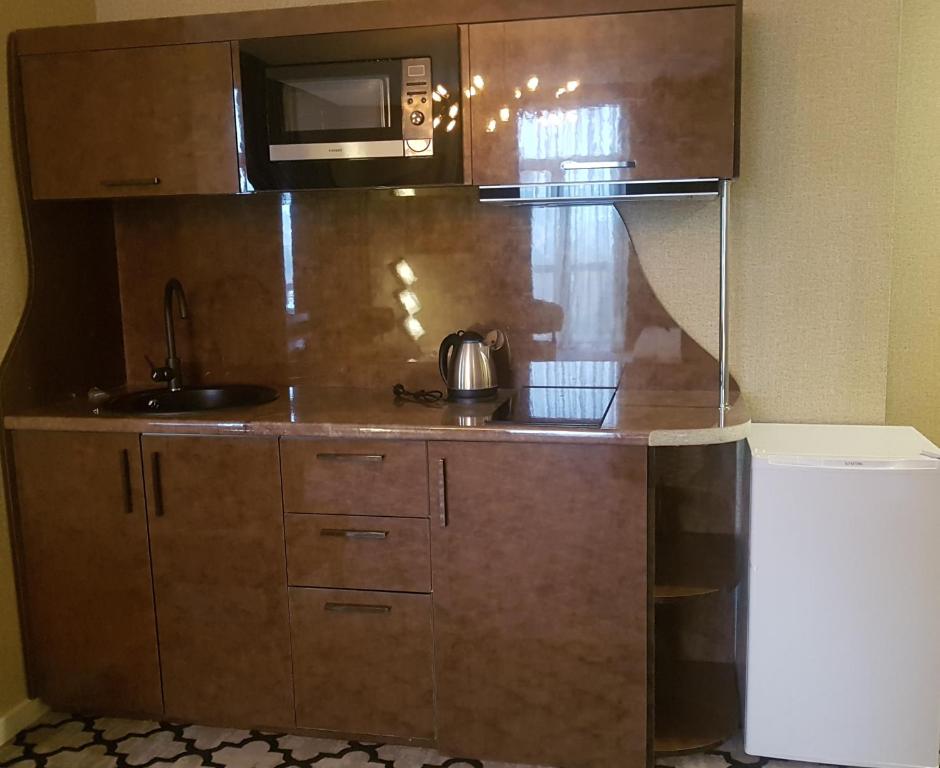 Kuchyň nebo kuchyňský kout v ubytování Gallery Art Hotel