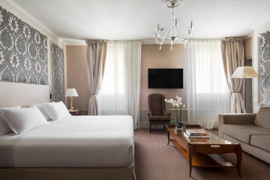 Postel nebo postele na pokoji v ubytování Hotel El Palace Barcelona