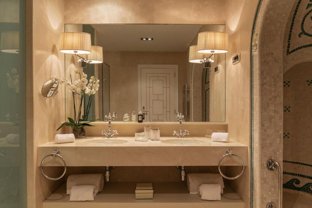 Koupelna v ubytování Hotel El Palace Barcelona