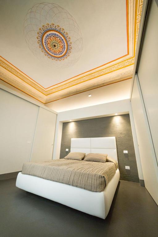 LUCUS Exclusive Bed and Breakfast - 10