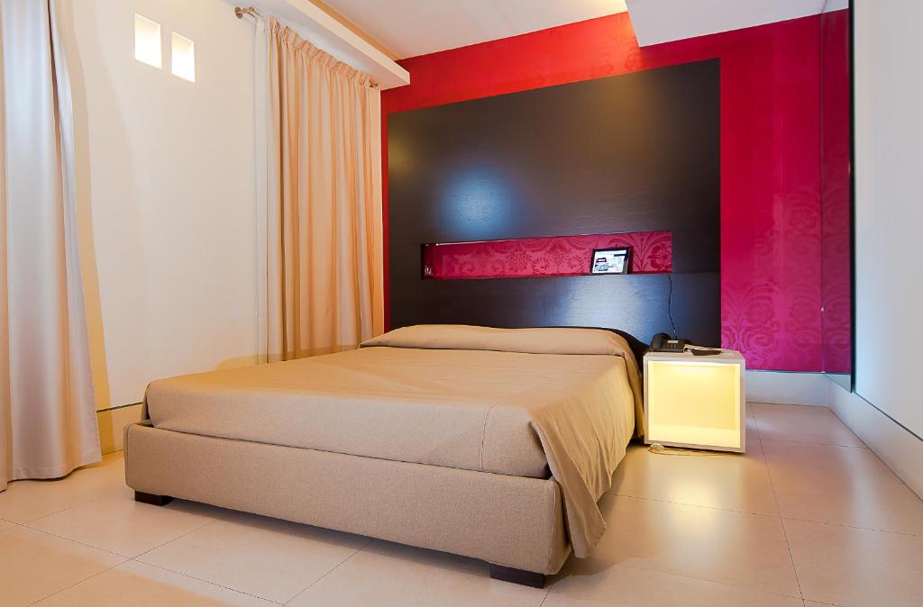 Postel nebo postele na pokoji v ubytování Savoy Hotel