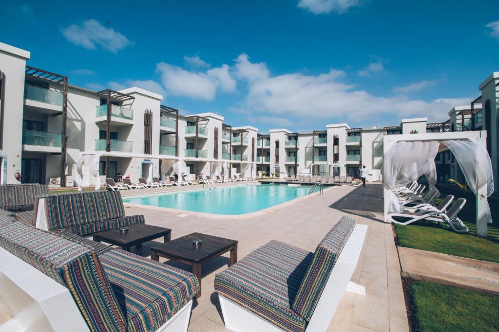 Bazén v ubytování Halos Casa Resort nebo v jeho okolí