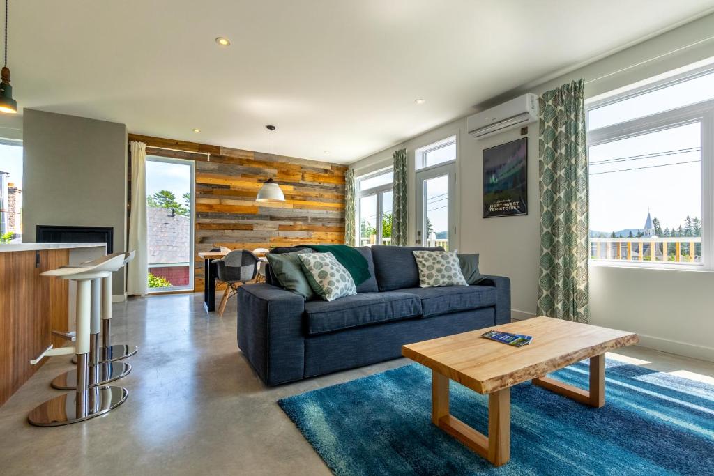 TV a/nebo společenská místnost v ubytování Hôtel-Appartements de la Gare