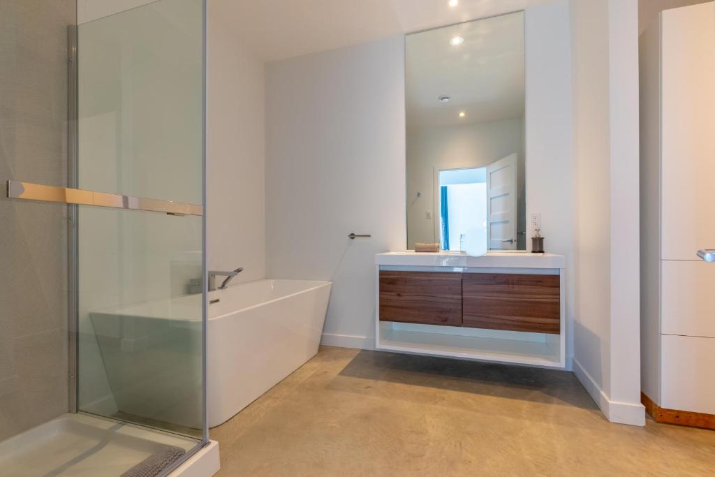 Koupelna v ubytování Hôtel-Appartements de la Gare