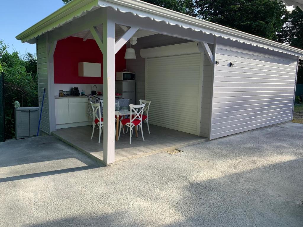 a garage with a table and chairs in it at BUNGALOW LOLOTTE ET DOM in Sainte-Anne