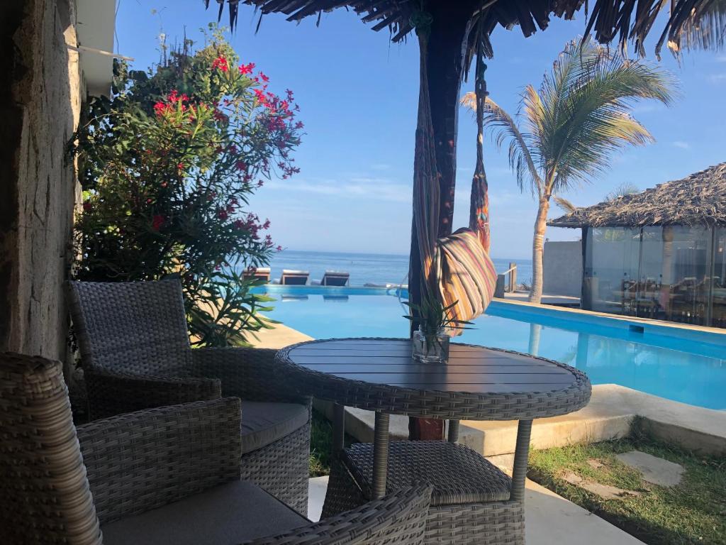 Beachfront Los Cocos de Vichayito - Double Or Twin Room With Partial Sea View