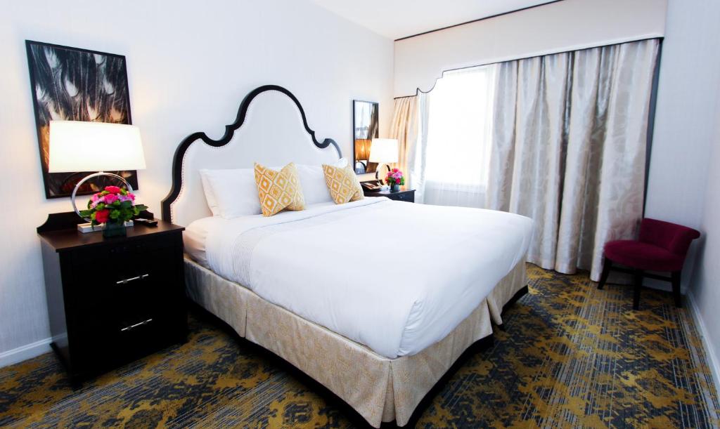 The Churchill Hotel Near Embassy Row - Deluxe King Suite