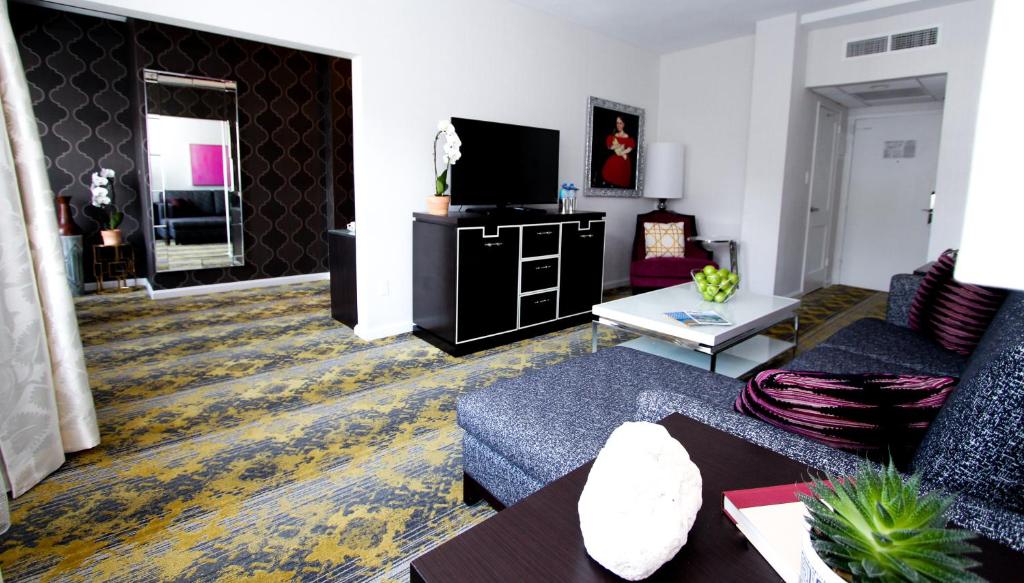 The Churchill Hotel Near Embassy Row - Deluxe Suite
