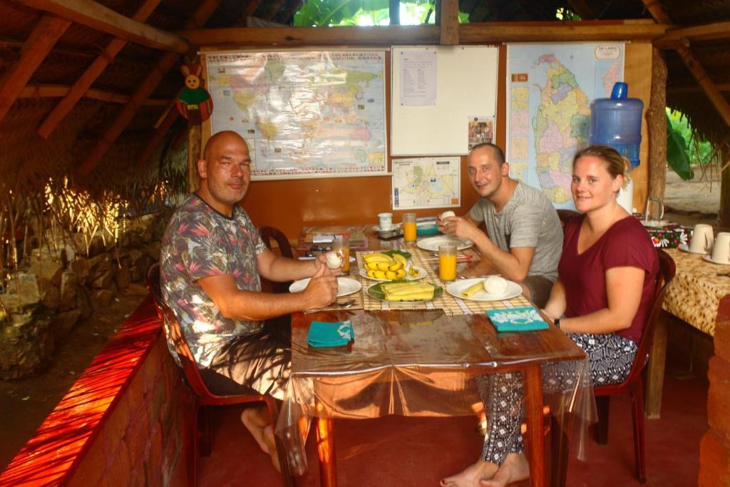Nápoje v ubytování HOMESTAY CAMPING ANURADHAPURA