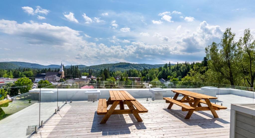 Nespecifikovaný výhled na hory nebo výhled na hory při pohledu z aparthotelu
