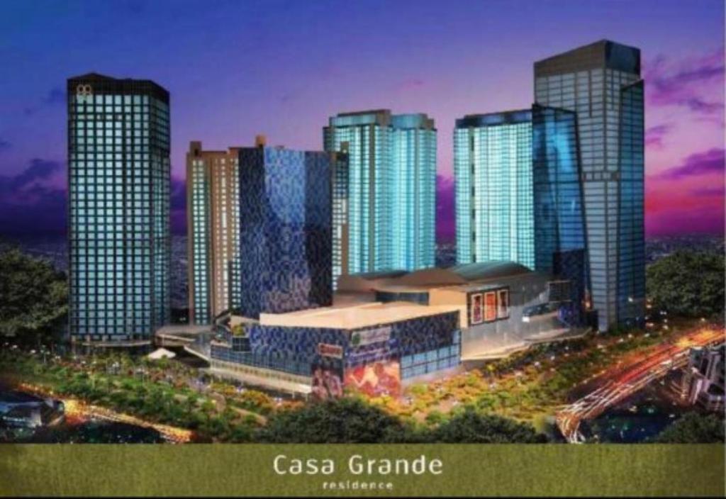 une projection des toits d'une ville avec de grands bâtiments dans l'établissement Casa Grande Residence Tower Angelo, à Jakarta