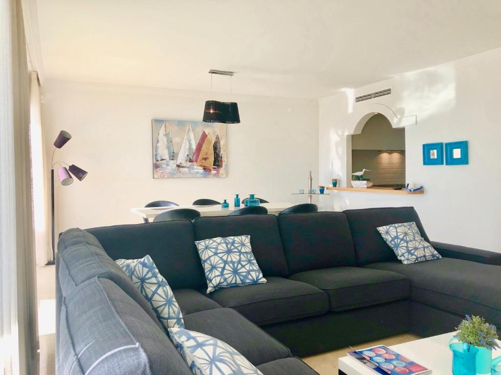 Zdjęcie z galerii obiektu E1 Espectacular y moderno Dúplex en primera línea - Estepona - Sinfonia del Mar w mieście Estepona