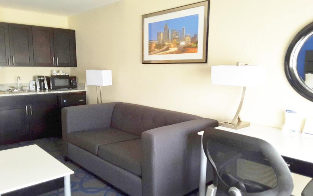 Holiday Inn Express Hotel & Suites Lawrenceville by IHG - Suite King