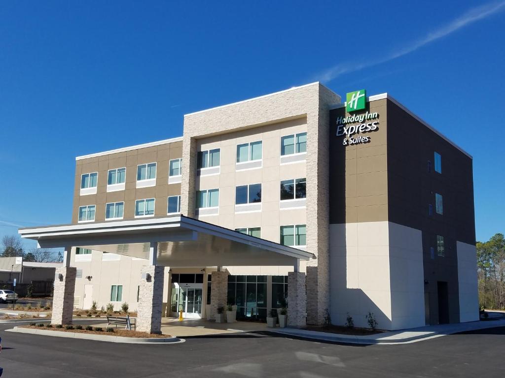 Holiday Inn Express & Suites - Carrollton West, an IHG Hotel