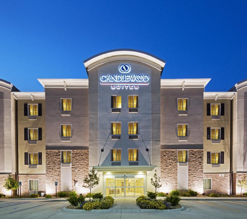 una representación de la entrada al hotel Cardwell Suites en Candlewood Suites - Newnan - Atlanta SW, an IHG Hotel, en Newnan